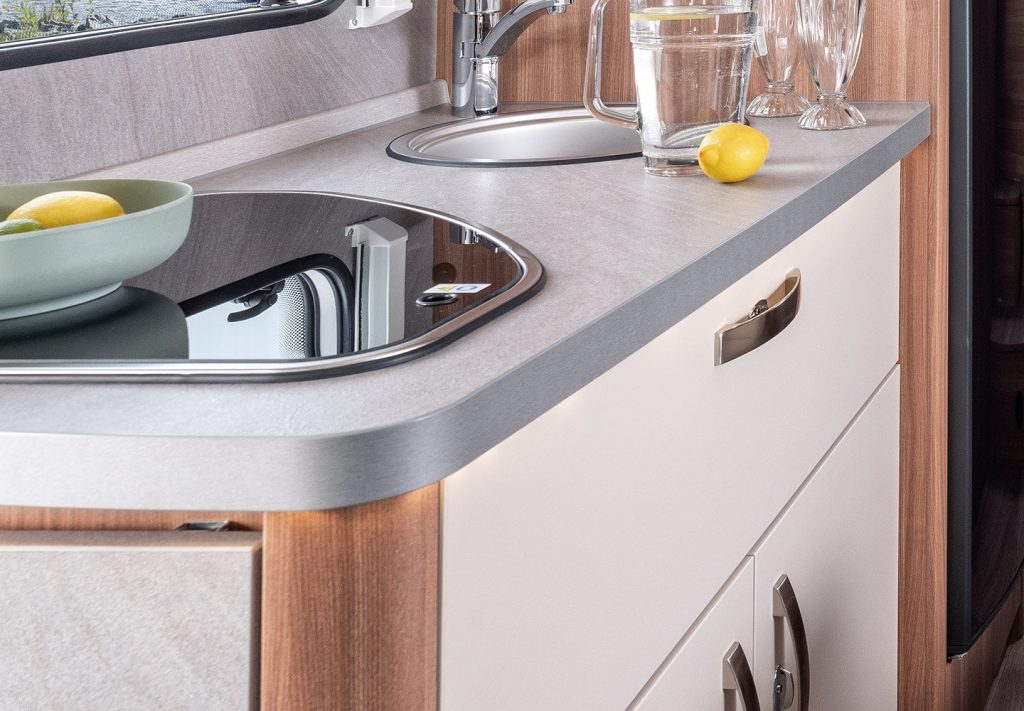 csm_ktg-weinsberg-2019-2020-carahome-interieur-8712-2_94eec465f8